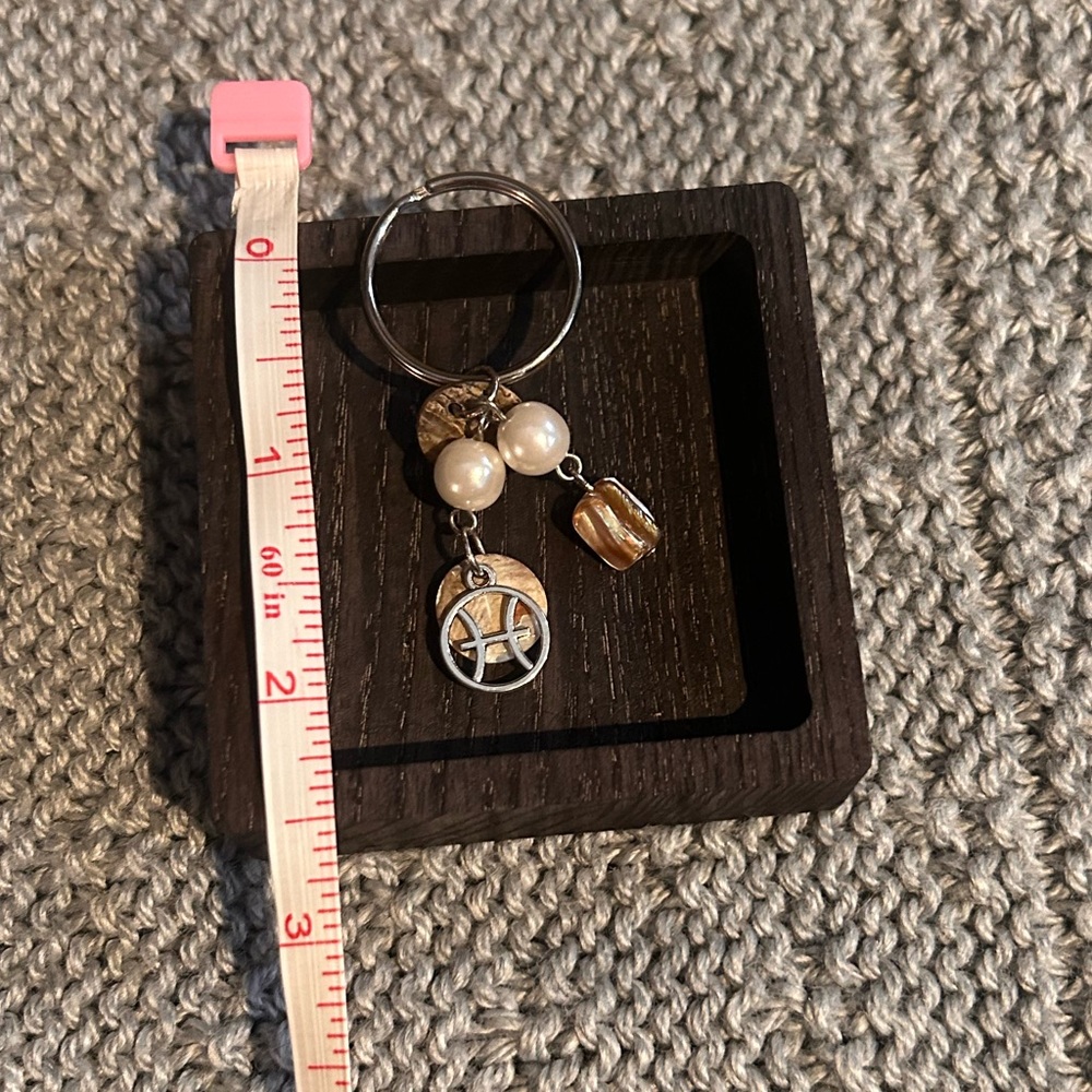Pisces Keychain - Picture 2 of 4